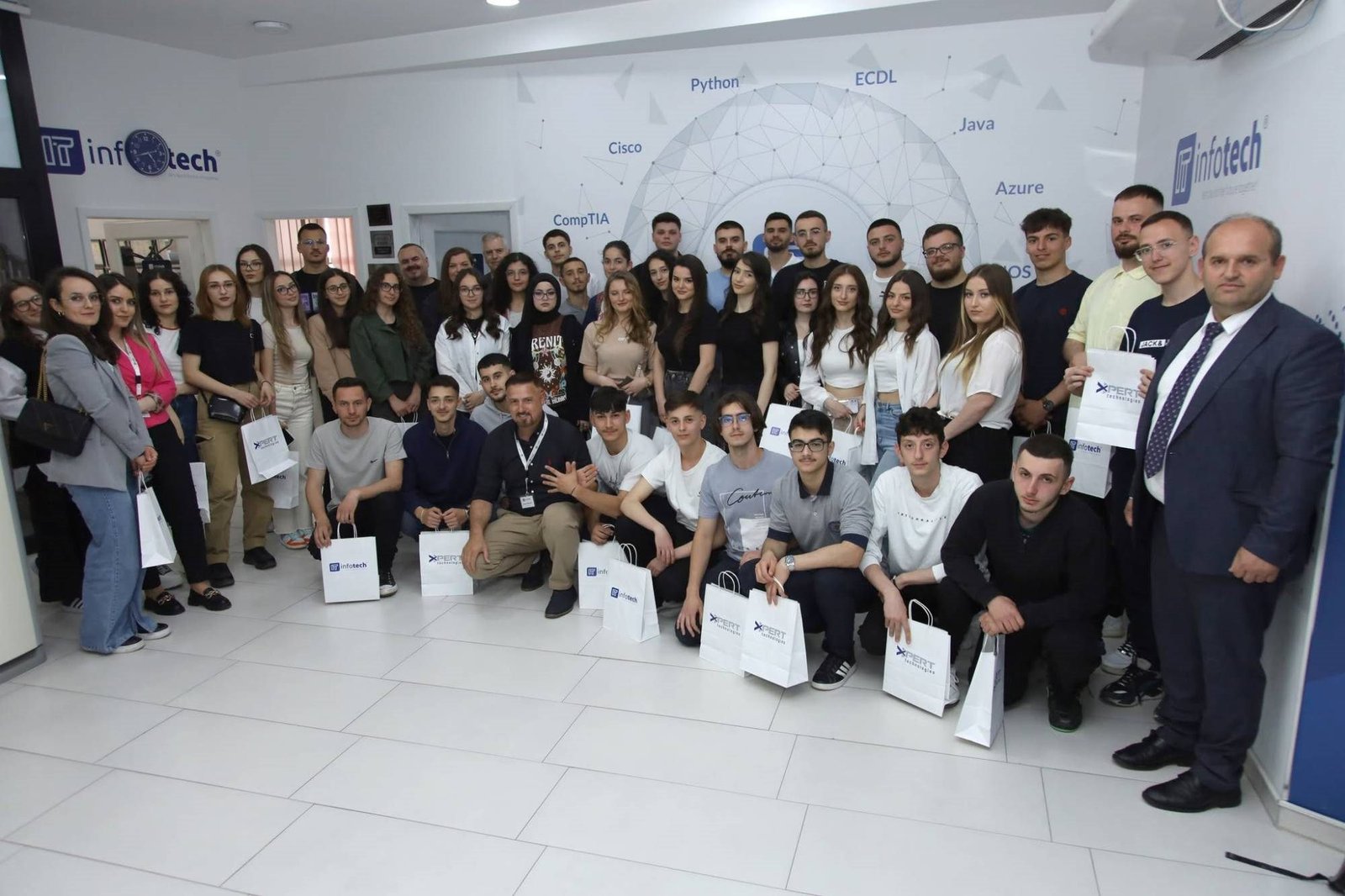 Ceremoni e certifikatave në Infotech Academy
